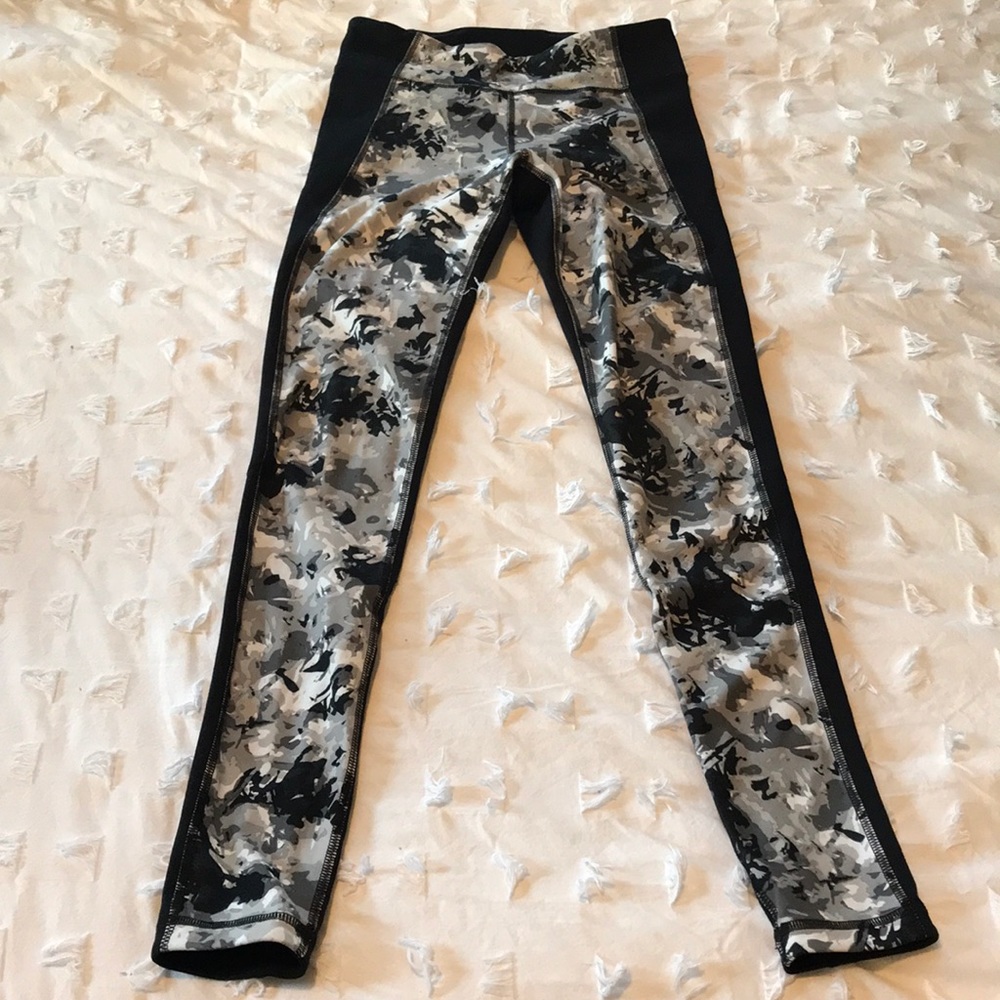 Under Armour printed leggings